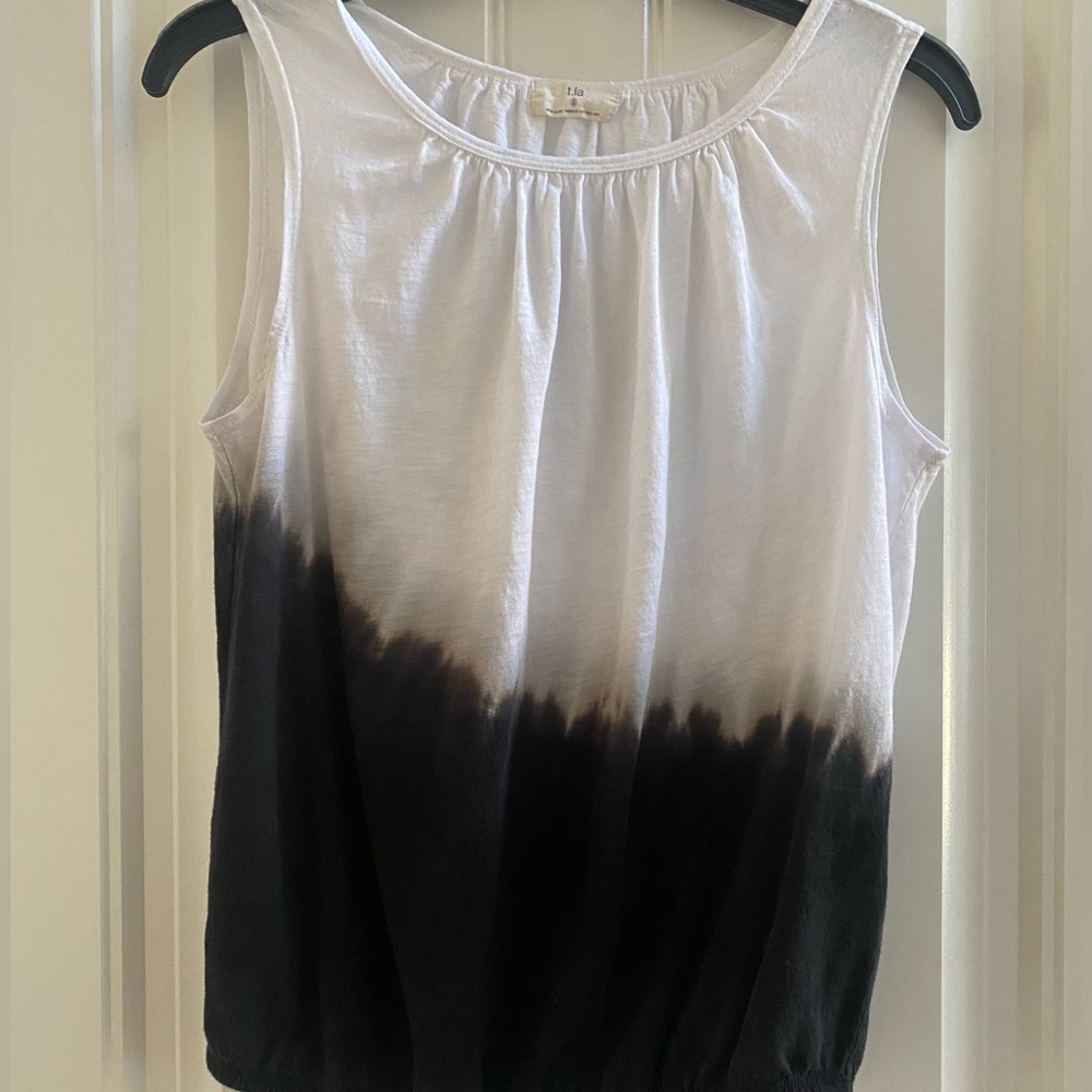 T.La Sleeveless top Size Small